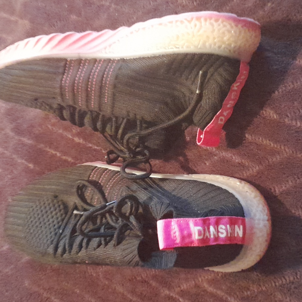 Womens size 8 1/2  Blackers sneakers